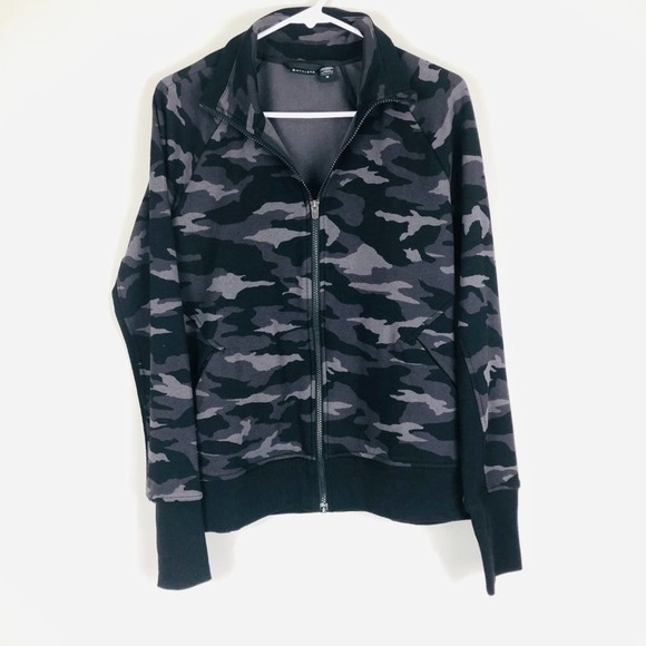 Athleta Jackets & Blazers - NWOT Athleta Fleece Lined Full Zip Camo Print Jacket M
